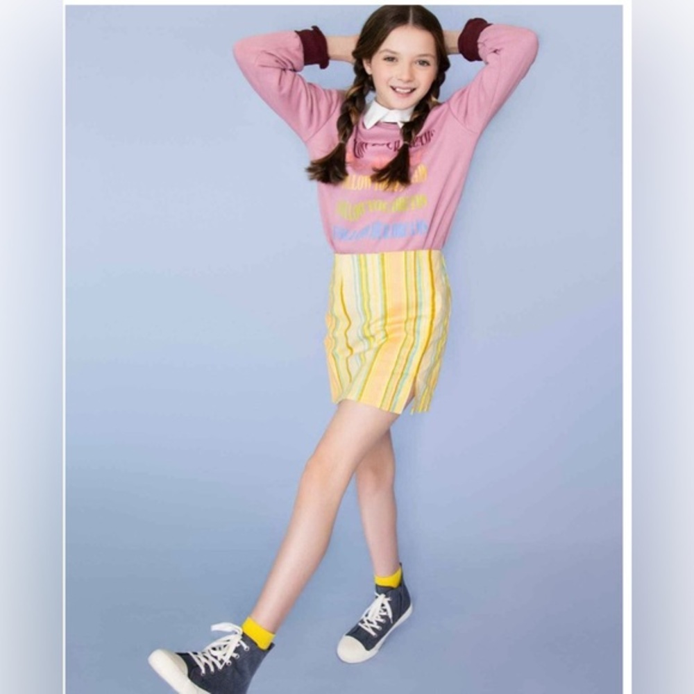 NWT Girls Notch Front Skirt. Yellow/ blue
Size Large (10/12) By‎ Art Class.